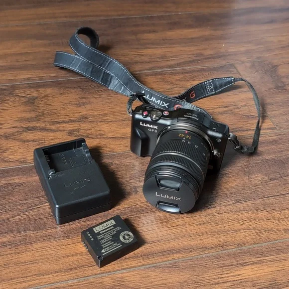 Panasonic Lumix DMC-GF3 Camera